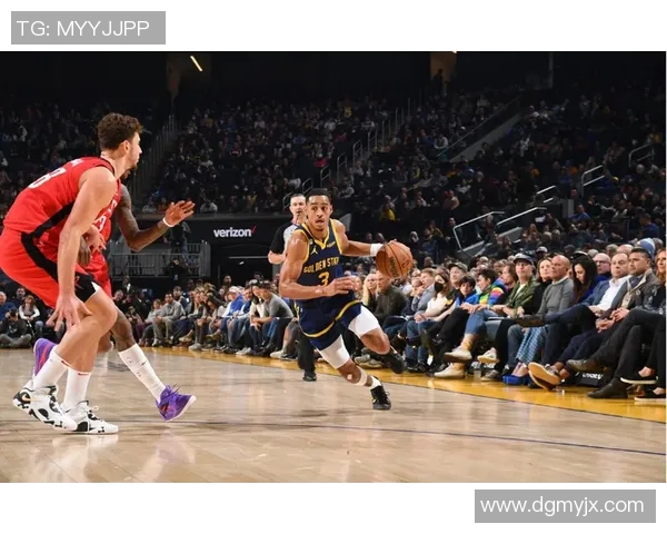 勇士与骑士第四场精彩对决回顾全场录像分析与精彩瞬间分享