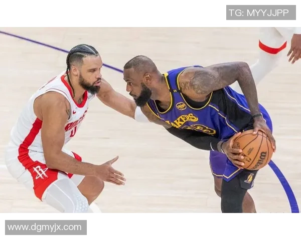 湖人火箭第三节精彩回放分析与战术解读 湖人火箭第三节精彩回放分析与战术解读