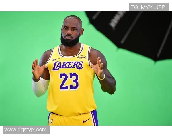 湖媒:詹姆斯从未要求买卖,是想要他的球队分布他对湖人不满的风闻 湖媒:詹姆斯从未要求买卖,是想要他的球队分布他对湖人不满的风闻